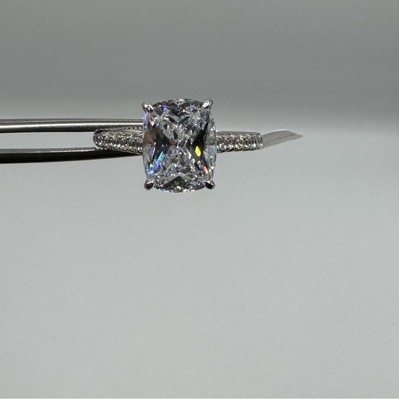 18k 3ct Cushion Cut Ring - Picture 12 of 12